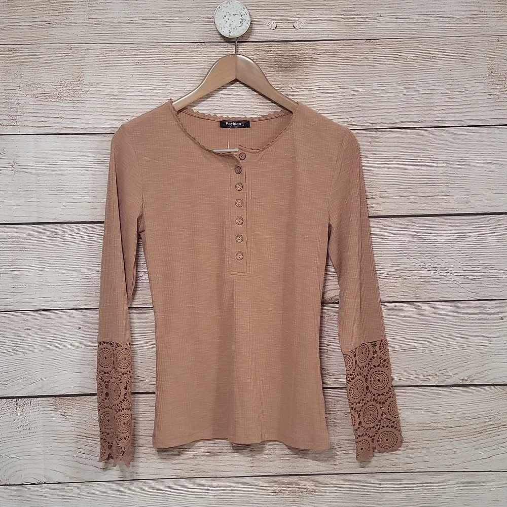 NWT Fashion Women's Small Ribbed Embroidered Long Sleeve Tan Top